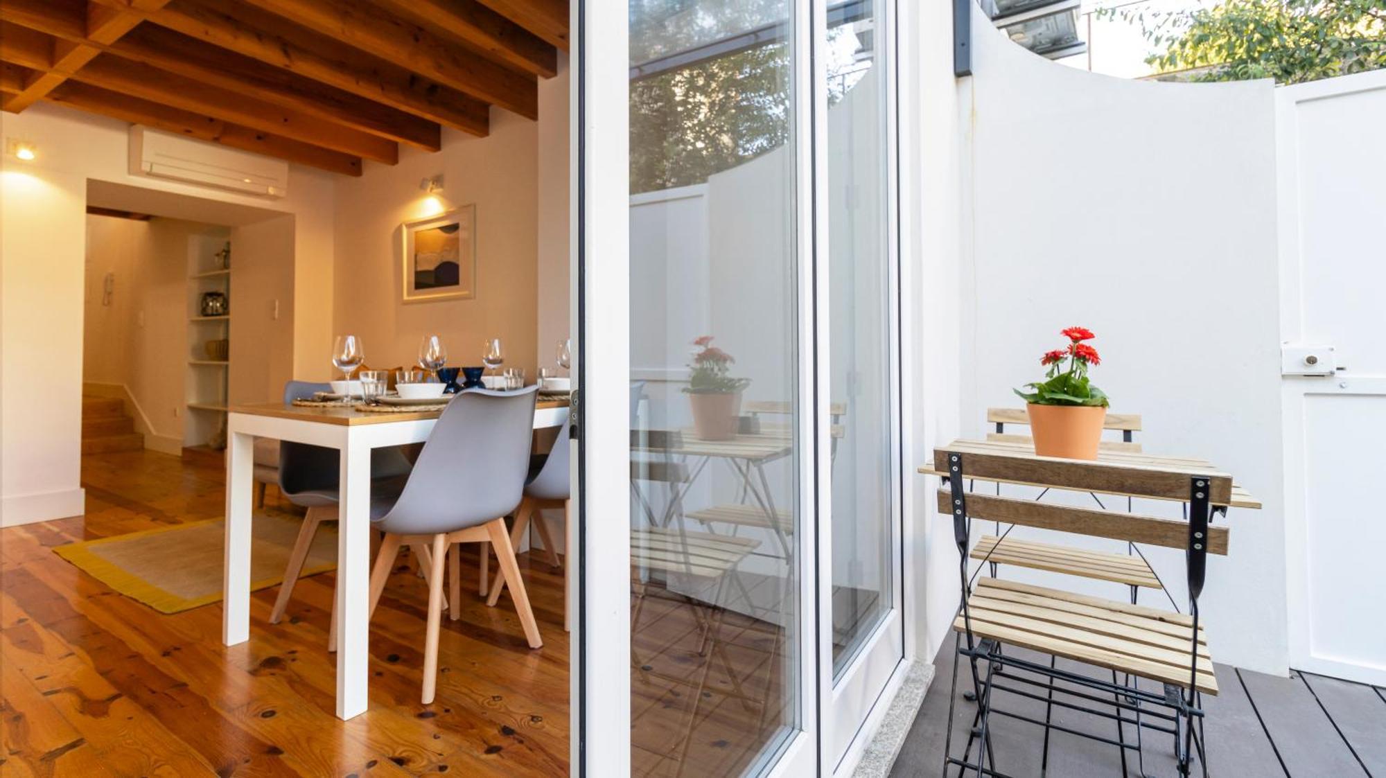 City Center Duplex W Patio By Lovelystay Porto Eksteriør bilde