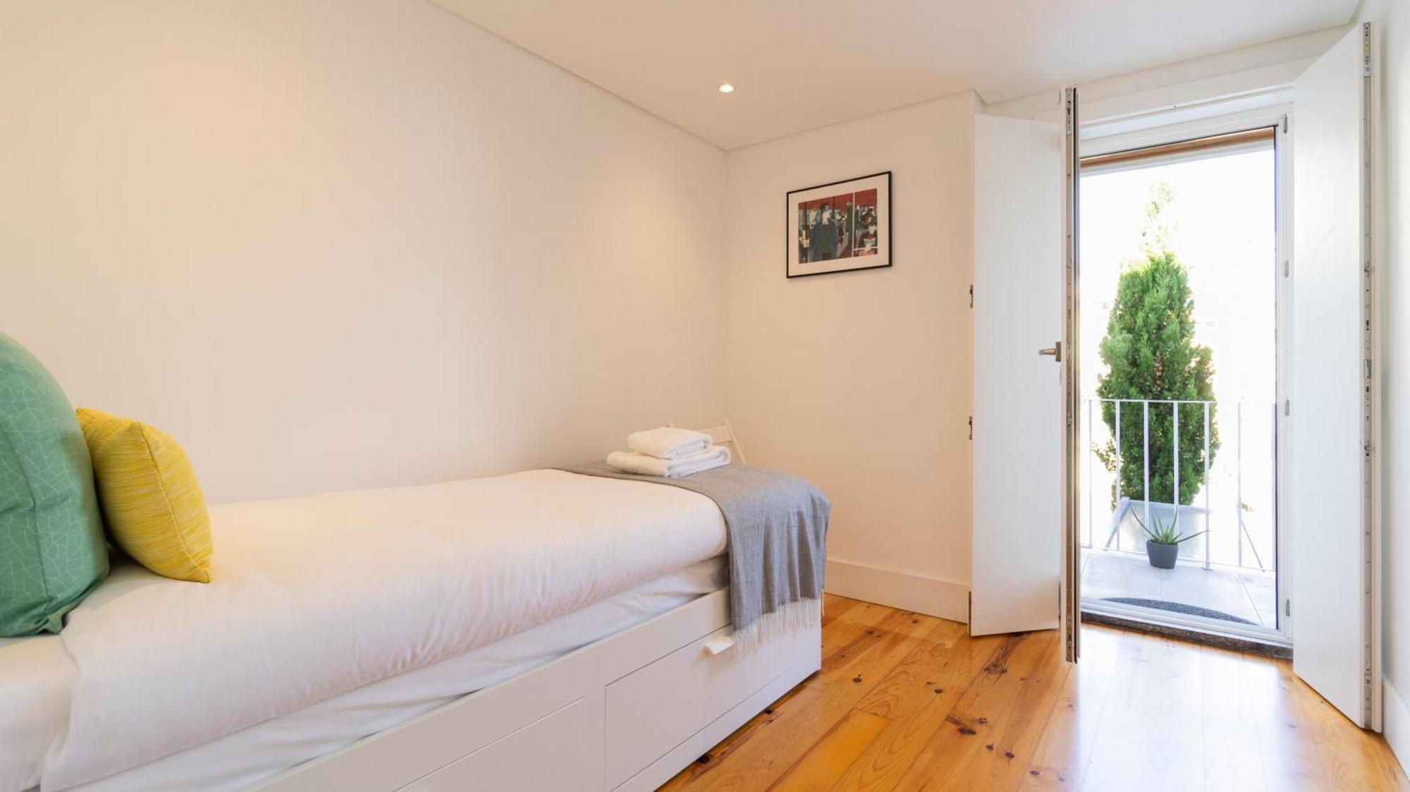 City Center Duplex W Patio By Lovelystay Porto Eksteriør bilde