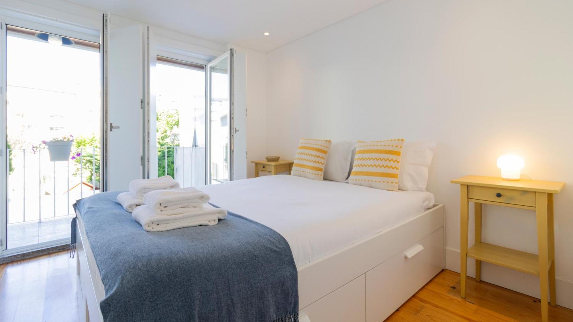 City Center Duplex W Patio By Lovelystay Porto Eksteriør bilde